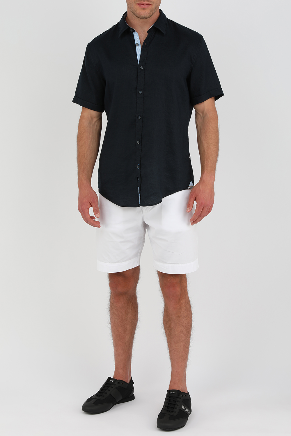 חולצה מכופתרת קצרה שחורה